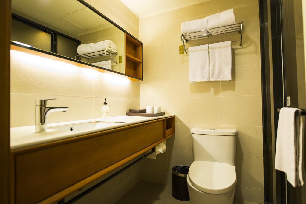 Ji Hotel Shanghai Xujiahui Rum bild